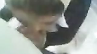 La mia ragazza araba sa fare bene i pompini