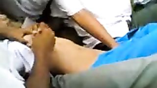 Fidanzata malese si spoglia per essere scopata