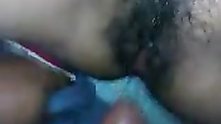 Rosso cazzo liscio nella fica di giovane indonesiana