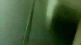 Sveltina con milf araba procace al posto di lavoro