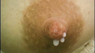 Anteprima del video: Video amatoriale: i capezzoli di mia moglie incinta