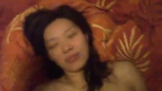 Ho filmato la mia magra ragazza cinese a letto