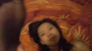Ho filmato la mia magra ragazza cinese a letto