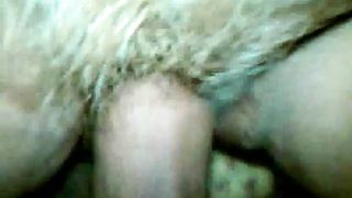 Video porno amatoriale - cazzo in vecchia figa pelosa