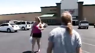 Anteprima del video: Bionda cicciona rimorchiata in un parcheggio