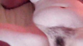 Moglie matura esibisce i suoi buchi pelosi