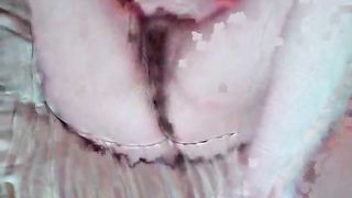 Moglie matura esibisce i suoi buchi pelosi