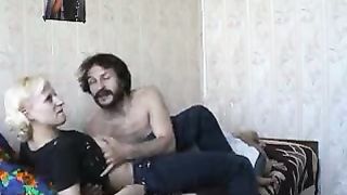 Blonda russa succhia il mio cazzo grosso e si china per pecorina