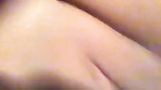 Dolce procace ragazza mentre registra se stessa in cam