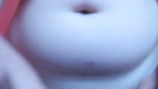 Sega con la mano e la figa aperta