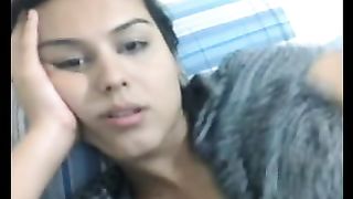 Giovane trans latina mostra il suo culo caldo