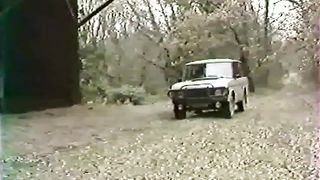 Calda chica nera sbattuta da tre uomini eccitati