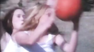 Chica rossa tettona succhia e cavalca cazzo peloso