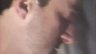 Bruna impertinente fa sesso a tre