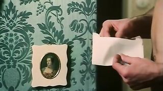 Rossa in lingerie cavalca cazzo duro