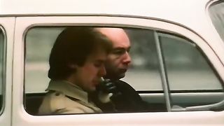 Rossa in lingerie cavalca cazzo duro