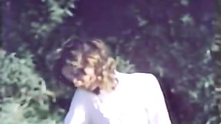 Libidinosa chica bruna scopata in piscina