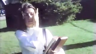 Libidinosa chica bruna scopata in piscina