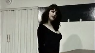 Triangolo sessuale con bruna e trans tettona