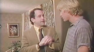 Bionde succhia cazzi in salotto