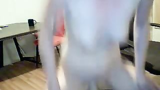 Teen porcella si scopa con un sex toy