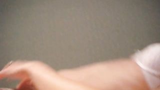 Teen rossa magra in camera da letto