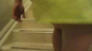 Sexy chica ripresa dal basso