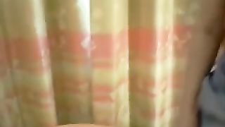 Moglie dal culo grasso mostra la sua figa