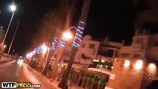 Ragazza carina fa un pompino sbalorditivo