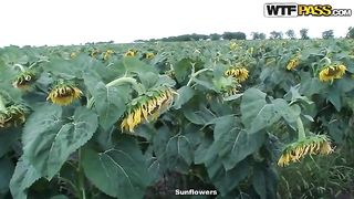 Bionda russa  pulisce cazzo e figa dopo il sesso