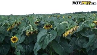 Bionda russa  pulisce cazzo e figa dopo il sesso