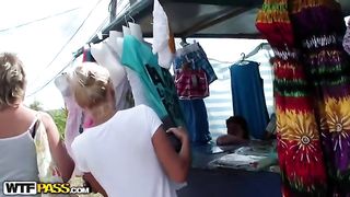 Bionda russa  pulisce cazzo e figa dopo il sesso