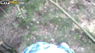 Piccante brunetta scopata nel bosco