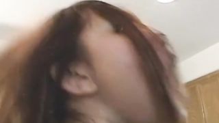 Giovane puttanella asiatica scopata in cucina