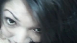 Bella asiatica lavora sul cazzo piccolo del suo boy