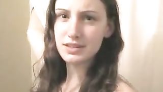 Scena di sesso interrazziale con bruna calda rotta nella figa