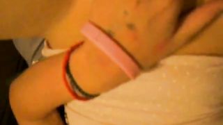 Calda teenager si sditalina la figa