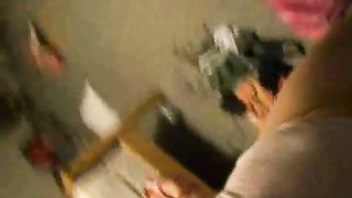 Calda teenager si sditalina la figa