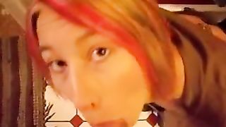 Anteprima del video: Pompino da ragazza amatoriale imbranata