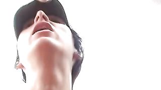 Cagna in calore cavalca il cazzo del suo boy come un boss