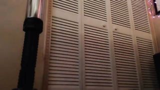 Calda babe bellissima si masturba la stretta figa rasata