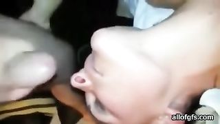 Camgirl tettona vuole lo sperma del suo amante