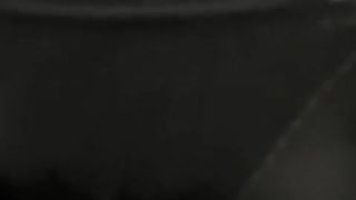 Ragazza carina succhia un cazzo prima di farci un giro sopra