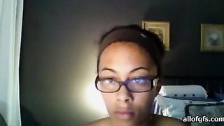 Girl ebony esibizionista in cam