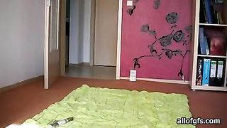 Pompino da brunetta amatoriale in minigonna