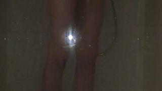 Il culo magro del mio ragazzo in doccia