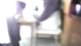 Bella porcellona inculata nella vasca da bagno