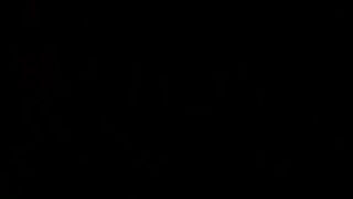 Bella porcellona inculata nella vasca da bagno