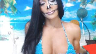 Trans carina mostra le sue poppe in cam