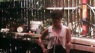 Chica eccitata scopata da due diversi ragazzi